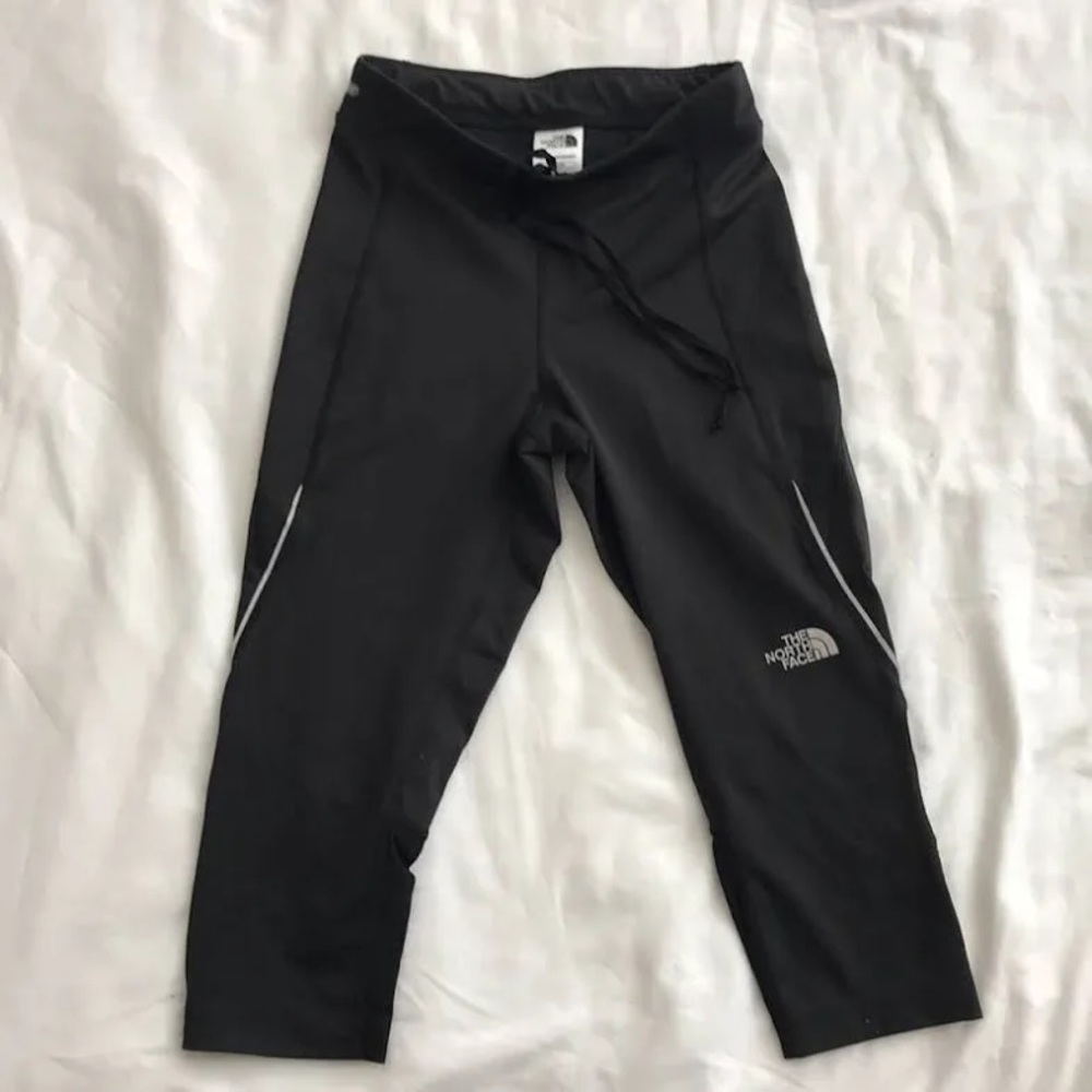 LIKE NEW North Face Flight Series Vapor Wick Capri Leggings in Black